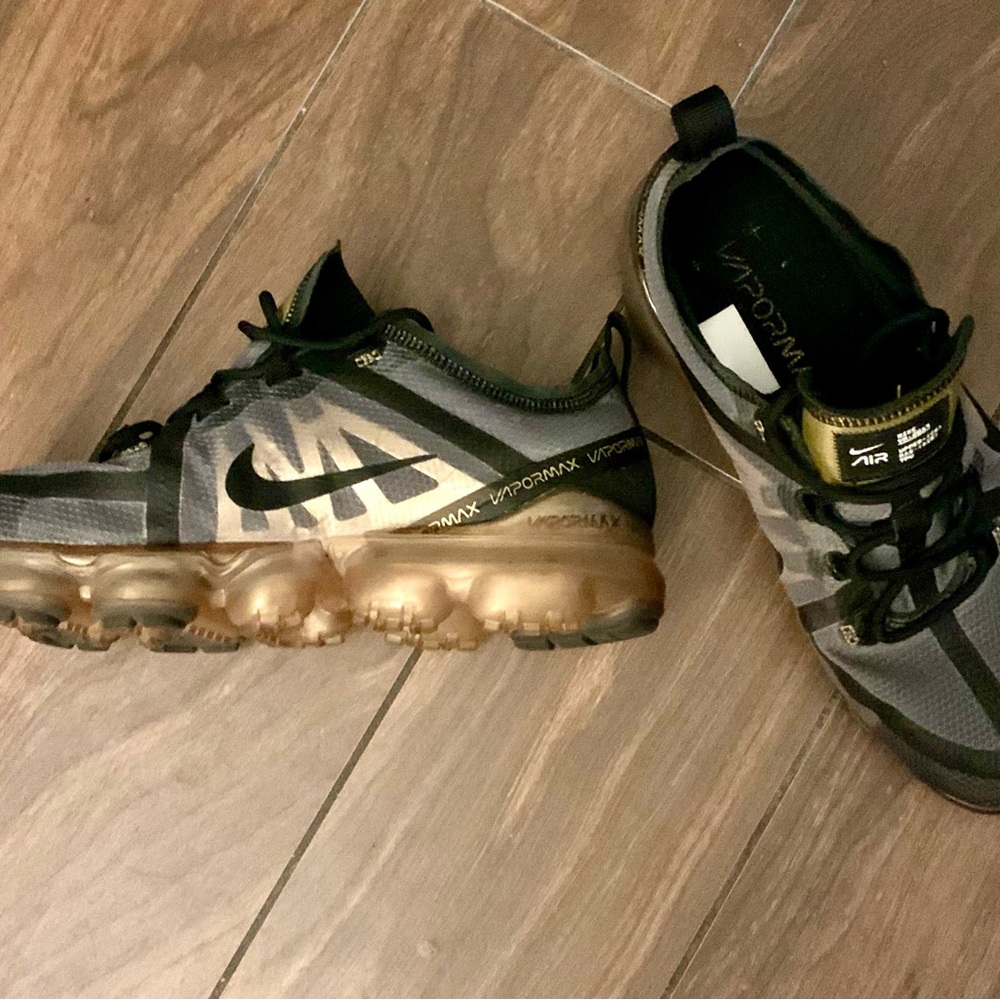 Nike Air VaporMax '19, Black/Gold, Sz 8